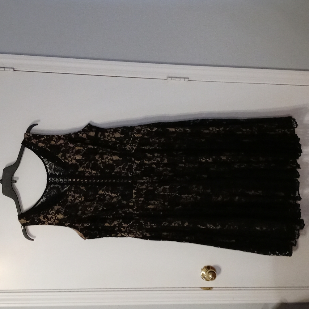 Black sleeveless dress